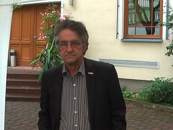 Mit <Bürgern im Gespräch (Foto: Karl-Heinz Herrmann) Mit <Bürgern im Gespräch (Foto: Karl-Heinz Herrmann)