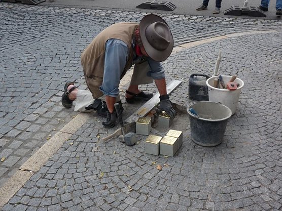 Stolpersteine gegen das Vergessen (Foto: Karl-Heinz Herrmann) Stolpersteine gegen das Vergessen (Foto: Karl-Heinz Herrmann)