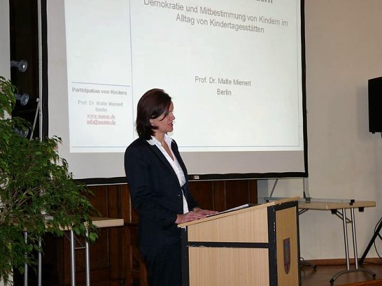 F&uuml;r die Kindererziehung (Foto: Karl-Heinz Herrmann)