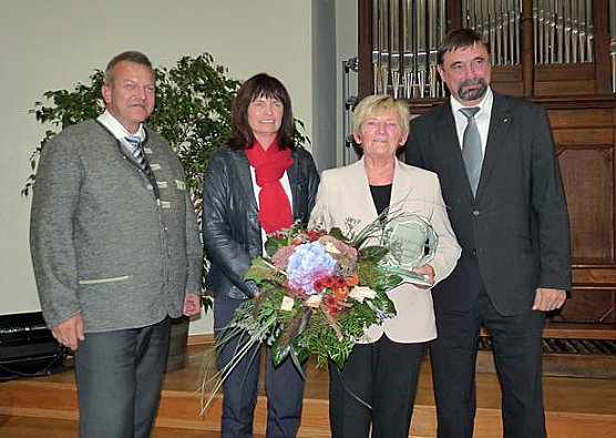 Ehrenamtspreise verliehen (Foto: Karl-Heinz Herrmann) Ehrenamtspreise verliehen (Foto: Karl-Heinz Herrmann)