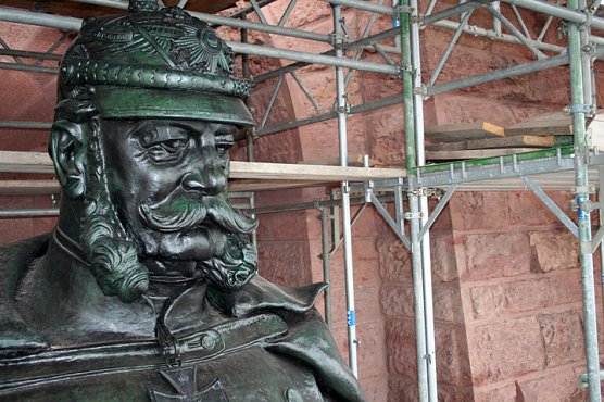 Dem Kaiser am Bart kraulen (Foto: Kyffh&auml;usertourismusverband)