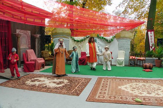 Bockbieranstich an der H&ouml;hle (Foto: Karl-Heinz Herrmann)