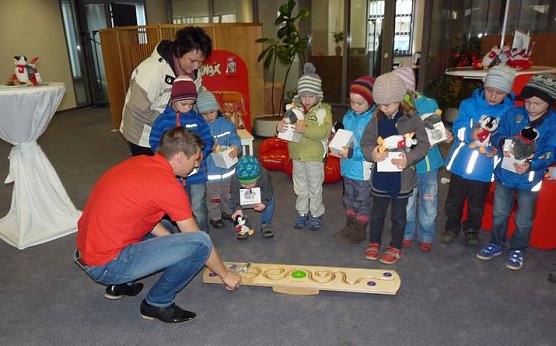 Ständchen zum Weltspartag (Foto: Karl-Heinz Herrmann) Ständchen zum Weltspartag (Foto: Karl-Heinz Herrmann)