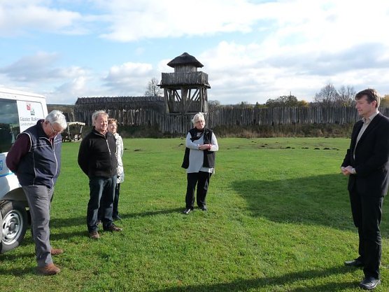 Funkenburg wurde mobil (Foto: Karl-Heinz Herrmann) Funkenburg wurde mobil (Foto: Karl-Heinz Herrmann)