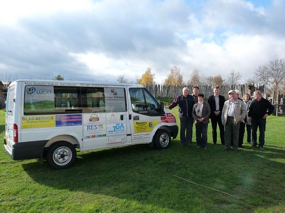 Funkenburg wurde mobil (Foto: Karl-Heinz Herrmann) Funkenburg wurde mobil (Foto: Karl-Heinz Herrmann)