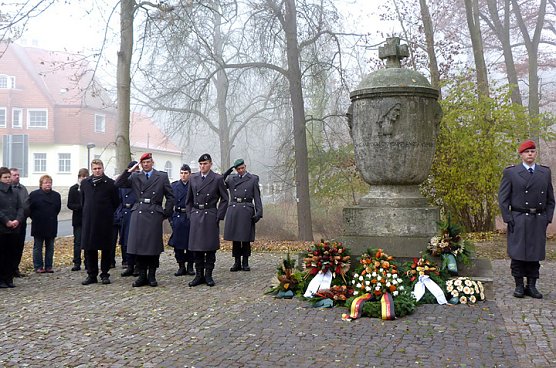 Volkstrauertag 2012 (Foto: Peter M&ouml;bius)