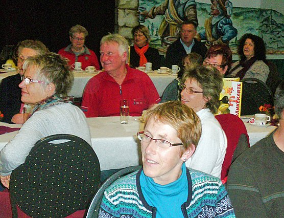 Heimatbuchautorin zu Gast (Foto: Klaus Henze) Heimatbuchautorin zu Gast (Foto: Klaus Henze)