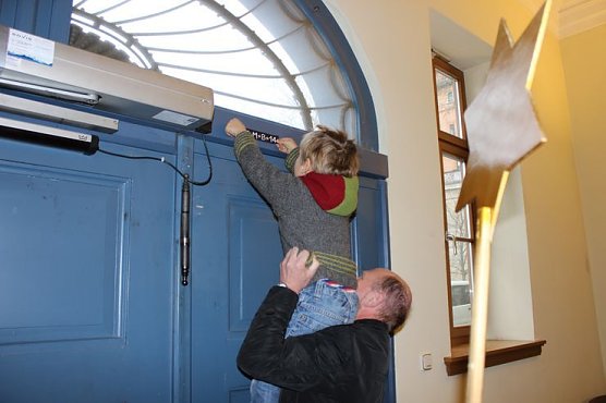 Segen erhalten (Foto: Karl-Heinz Herrmann) Segen erhalten (Foto: Karl-Heinz Herrmann)