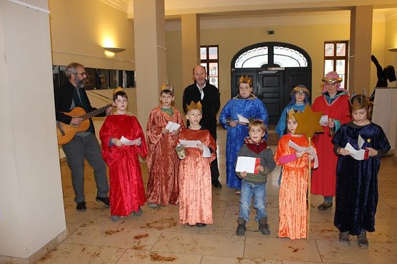 Segen erhalten (Foto: Karl-Heinz Herrmann) Segen erhalten (Foto: Karl-Heinz Herrmann)