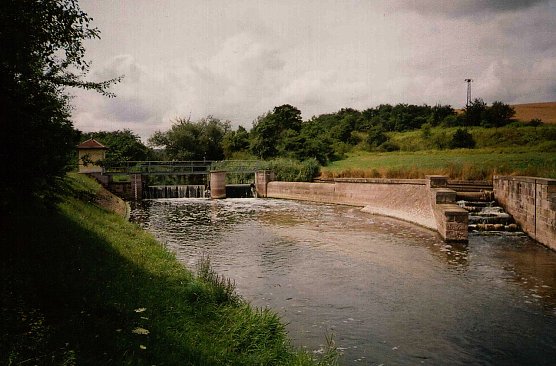 Das große Wipperwehr bei Göllingen (Foto: Archiv Rasemann) Das große Wipperwehr bei Göllingen (Foto: Archiv Rasemann)