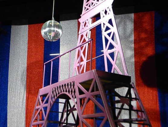 Hinter den Kulissen von Paris (Foto: B. Susemihl) Hinter den Kulissen von Paris (Foto: B. Susemihl)