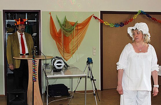 Wieder n&auml;rrisch gefr&uuml;hst&uuml;ckt (Foto: Karl-Heinz Herrmann)