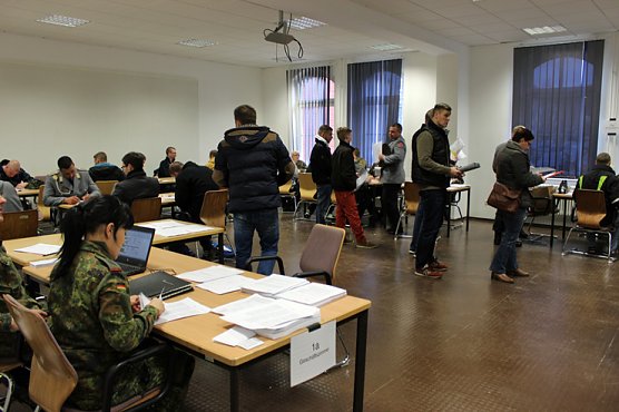 Erste Vereidigung (Foto: Karl-Heinz Herrmann)