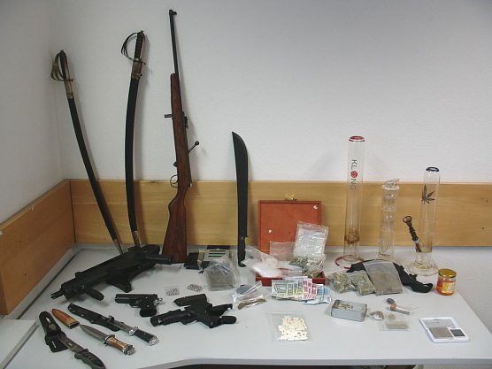 "Waffenlager" entdeckt (Foto: Polizei)