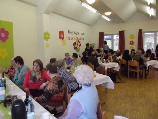 Frauentagsfeier mit G&auml;sten (Foto: Thomas Leipold)