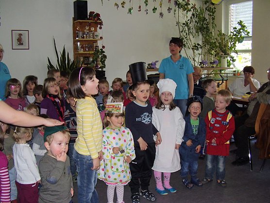 Oma-Opa-Tag in Großfurra (Foto: Kita Großfurra) Oma-Opa-Tag in Großfurra (Foto: Kita Großfurra)