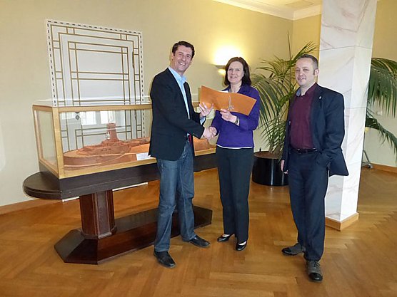 Unterzeichnung des Konzessionsvertrages (Foto: Landratsamt Kyffh&auml;userkreis)