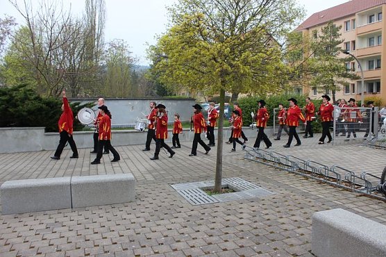 Ansturm auf die Schule (Foto: Karl-Heinz Herrmann)