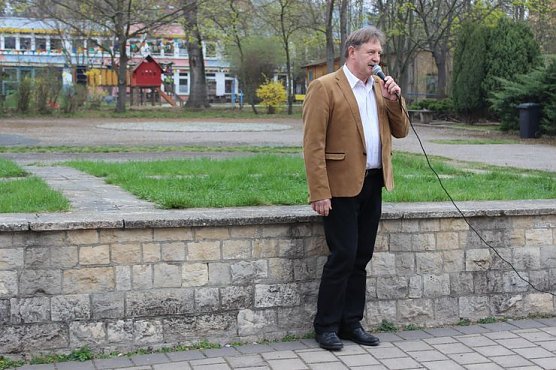 Ansturm auf die Schule (Foto: Karl-Heinz Herrmann)