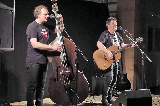 Im Konzert von ScherbeKontraBass (Foto: Fred B&ouml;hme)