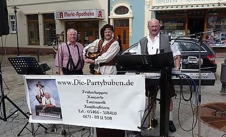 Auf zum Jubil&auml;umsmarkt (Foto: Karl-Heinz Herrmann)