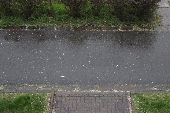 Hagelschlag und Donnerwetter (Foto: Karl-Heinz Herrmann) Hagelschlag und Donnerwetter (Foto: Karl-Heinz Herrmann)