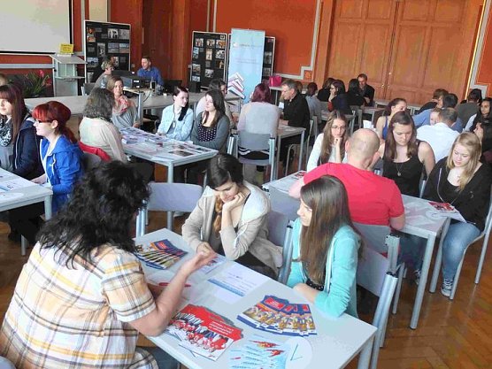 Gespräch um soziale Berufe (Foto: Lernen vor Ort) Gespräch um soziale Berufe (Foto: Lernen vor Ort)