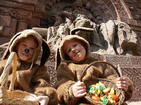 Große Ostereiersuche am Kyffhäuser-Denkmal... (Foto: Stadt Bad Frankenhausen) Große Ostereiersuche am Kyffhäuser-Denkmal... (Foto: Stadt Bad Frankenhausen)
