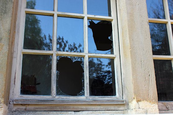 Wieder Scheiben zerschlagen (Foto: Karl-Heinz Herrmann)