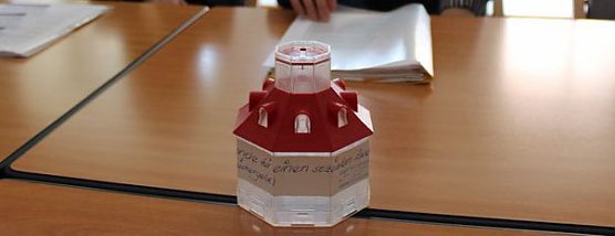 Erster &ouml;ffentlicher B&uuml;cherschrank (Foto: Karl-Heinz Herrmann)