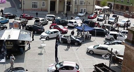 Autofr&uuml;hling (Foto: Karl-Heinz Herrmann)