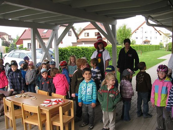 Mit Kindern ge&uuml;bt (Foto: Bernd M&uuml;ller)