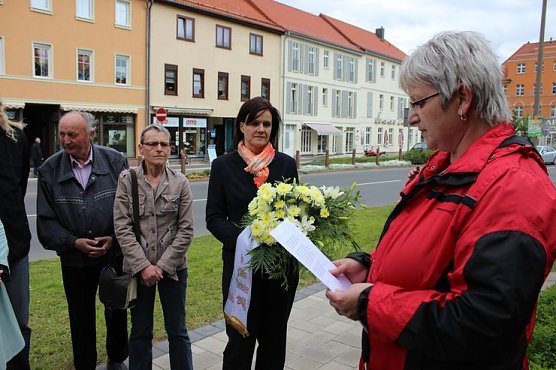 Der Opfer gedacht (Foto: Karl-Heinz Herrmann)