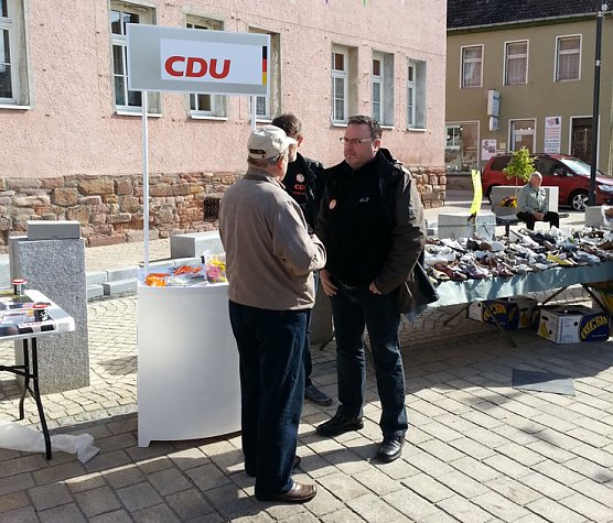 Auch zweiter Infostand ein voller Erfolg! (Foto: Steffen Kobrow)
