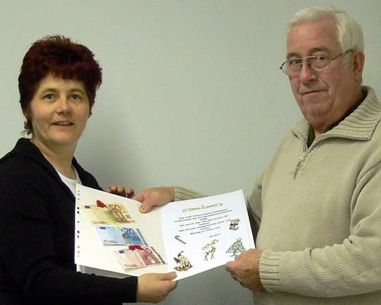 &Uuml;bergabe (Foto: Tr&auml;ger)