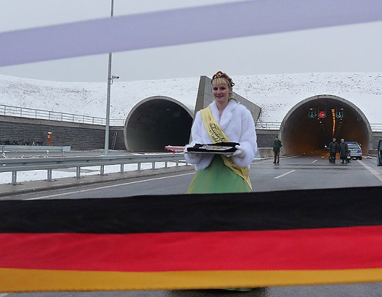 Eröffnung Schmücketunnel (Foto: Karl-Heinz Herrmann) Eröffnung Schmücketunnel (Foto: Karl-Heinz Herrmann)