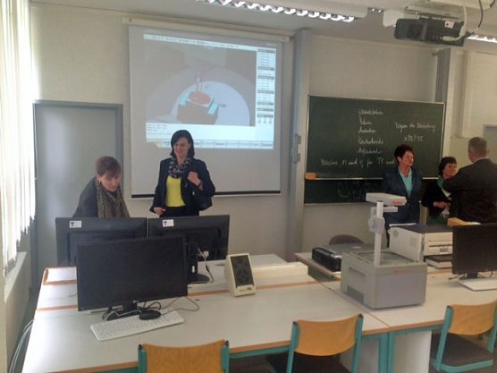 Pneumatik-Hydraulikübungslabor eingeweiht (Foto: Landratsamt Kyffhäuserkreis) Pneumatik-Hydraulikübungslabor eingeweiht (Foto: Landratsamt Kyffhäuserkreis)