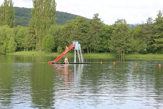 Erste Badegäste am Bebraer Teich (Foto: Karl-Heinz Herrmann) Erste Badegäste am Bebraer Teich (Foto: Karl-Heinz Herrmann)