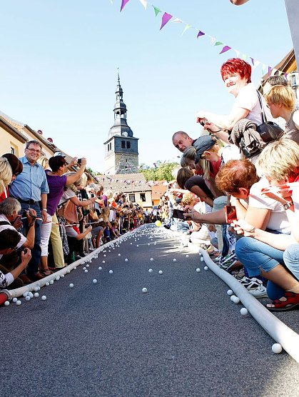 Spektakuläres Ballrennen (Foto: Stadt Bad Frankenhausen) Spektakuläres Ballrennen (Foto: Stadt Bad Frankenhausen)
