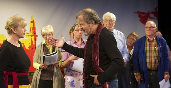 Hamlet muss noch dreimal serben (Foto: R. Obst) Hamlet muss noch dreimal serben (Foto: R. Obst)