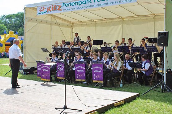 Pfingstfest auf der Feuerkuppe (Foto: Karl-Heinz Herrmann) Pfingstfest auf der Feuerkuppe (Foto: Karl-Heinz Herrmann)