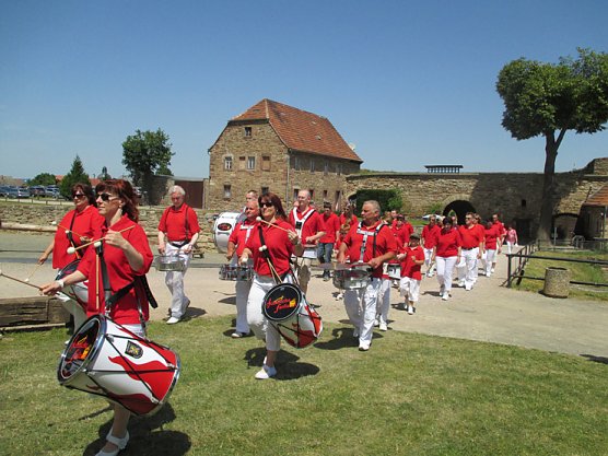 Zehn jähriges Bestehen der Schmücke Fanfaren (Foto: Wahlkreisbüro Gudrun Holbe) Zehn jähriges Bestehen der Schmücke Fanfaren (Foto: Wahlkreisbüro Gudrun Holbe)
