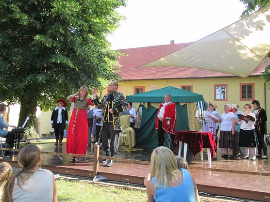 5.Klosterfest in Donndorf (Foto: Wahlkreisbüro Gudrun Holbe) 5.Klosterfest in Donndorf (Foto: Wahlkreisbüro Gudrun Holbe)