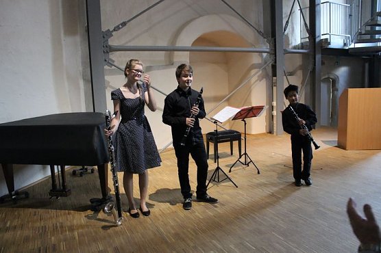 Gleich zwei Schecks im Gep&auml;ck (Foto: Karl-Heinz Herrmann)