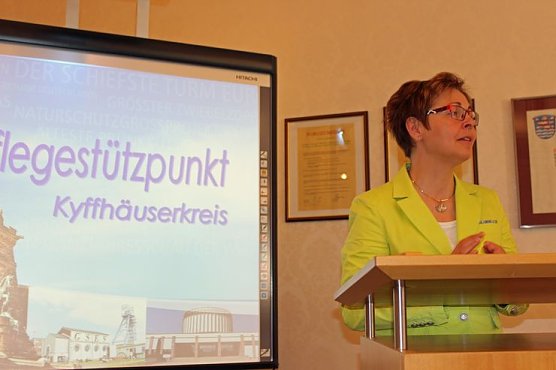 Pflegestützpunkt übergeben (Foto: Karl-Heinz Herrmann) Pflegestützpunkt übergeben (Foto: Karl-Heinz Herrmann)