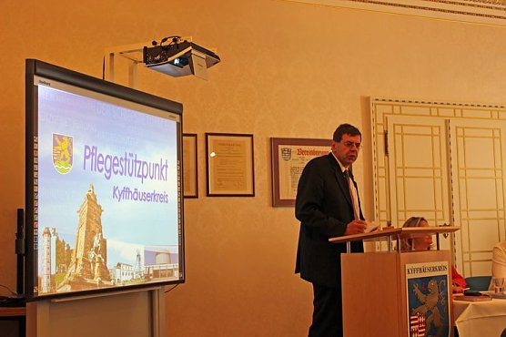 Pflegestützpunkt übergeben (Foto: Karl-Heinz Herrmann) Pflegestützpunkt übergeben (Foto: Karl-Heinz Herrmann)