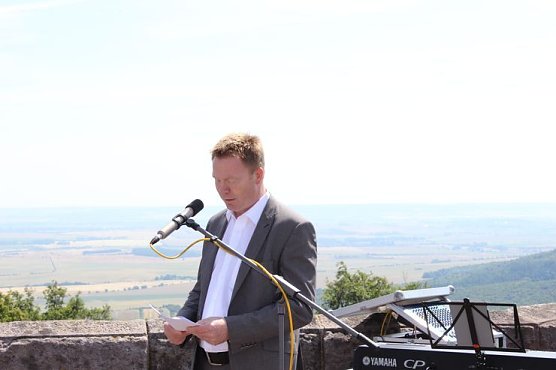 Kyffh&auml;userdenkmal &uuml;bergeben (Foto: Karl-Heinz Herrmann)