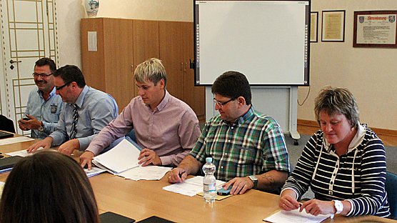 Erste Kreisausschusssitzung gelaufen (Foto: Karl-Heinz Herrmann) Erste Kreisausschusssitzung gelaufen (Foto: Karl-Heinz Herrmann)