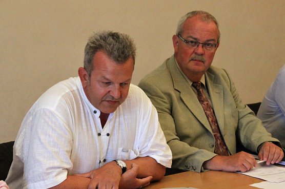 Erste Kreisausschusssitzung gelaufen (Foto: Karl-Heinz Herrmann) Erste Kreisausschusssitzung gelaufen (Foto: Karl-Heinz Herrmann)