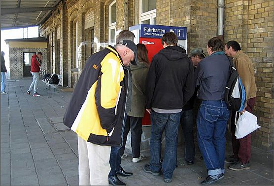 Automatenschulung am Bahnhof Artern (Foto:  Heike Hinsdorf )